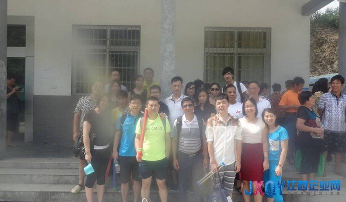 激情的明月峡漂流 平安人寿新余中支开展工会活动