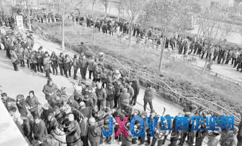 山东多地传闻天然气将涨价民众排队抢气