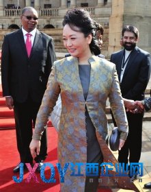 习近平夫人出访6天参加多个公益活动 展亲民形象