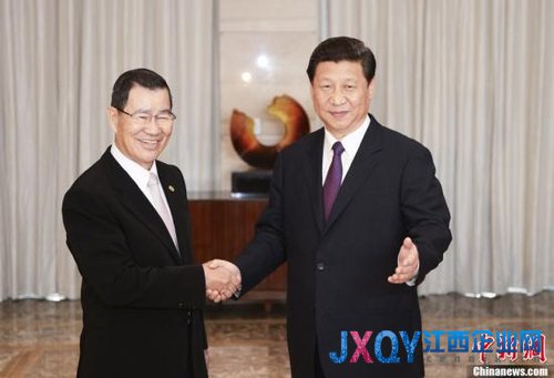 4月8日，中共中央总书记习近平在海南博鳌会见了台湾两岸共同市场基金会荣誉董事长萧万长率领的代表团一行。中新社发 廖攀 摄