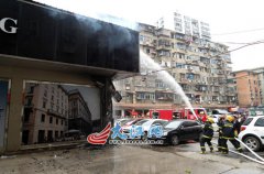 南昌步行街一店铺&ldquo;飞来横火&rdquo; 疑一旁垃圾桶&ldquo;