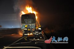 大广高速泰和县境内一载满家具货车起火（图）