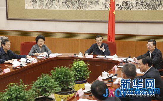 李克强：把握宏观经济走势 注重增强发展后劲