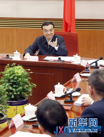 李克强：把握宏观经济走势 注重增强发展后劲