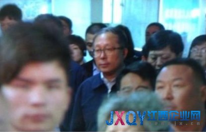 媒体曝光湖北书记李鸿忠亲自在十堰站赶火车(图)