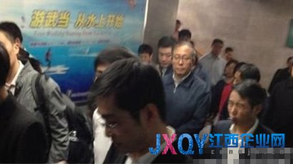 媒体曝光湖北书记李鸿忠亲自在十堰站赶火车(图)