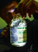 急救药瓶内现玻璃碎屑 注入血管可致人死亡(图