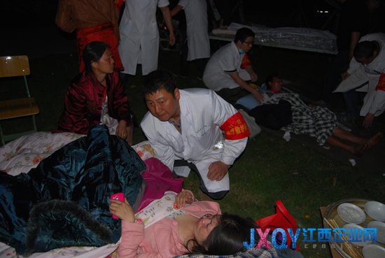 央视网记者震区纪实：牟云和他的医疗救护队