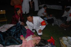 央视网记者震区纪实：牟云和他的医疗救护队