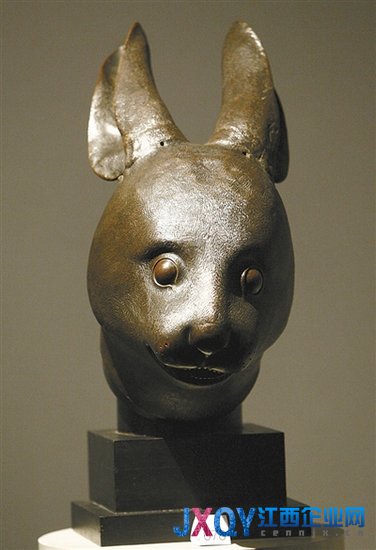 法国商人无偿捐赠圆明园两兽首 中方高度评价