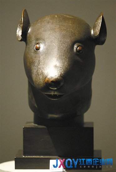 法国商人无偿捐赠圆明园两兽首 中方高度评价