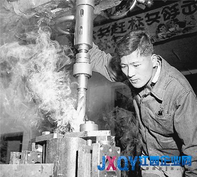 倪志福曾摧毁上海“四人帮” 坚持邓小平理论