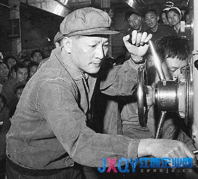 倪志福曾摧毁上海“四人帮” 坚持邓小平理论