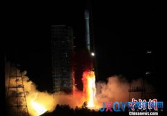 组图：我国成功发射中星十一号通信卫星