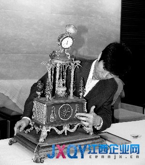 单霁翔：故宫安保问题千奇百怪 将更换防砸玻璃