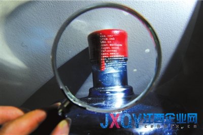 农夫山泉桶装水因在京使用浙标被暂停生产