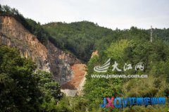 兴国县洛江采石场在高压线下非法作业 众村民呼