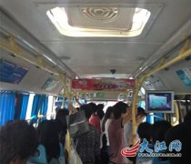 南昌一公交车顶风扇掉落惊呆车内乘客 幸好没砸
