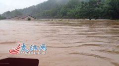 上犹：突发山洪31人被困 绳索搭建&ldquo;生命桥梁&rdquo;