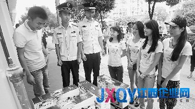 人民日报:因缺乏法律城管成“乱罚款”代名词