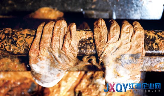 铁总谋免2.84万亿债务：全国今年无新铁路线路开工