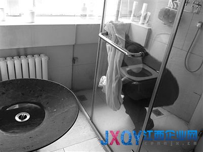 北京1家酒店用浴巾当抹布 擦完马桶擦茶杯