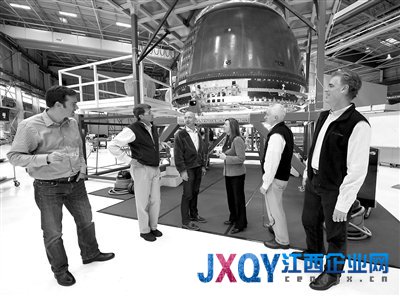 贝索斯：买下百年老报 又一“前沿”投资？