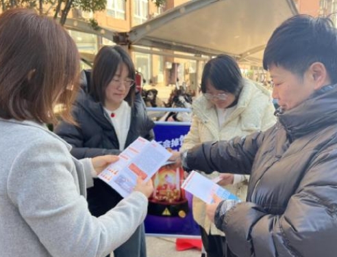 平安人寿鹰潭中支走进刘洪社区开展防非宣传活动