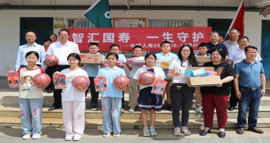 牵手国寿  创绘未来—中国人寿九江分公司开展乡村美育教育公益活动